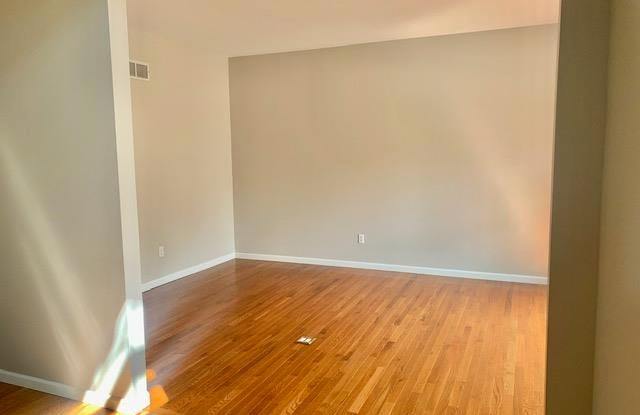 9171 Meadowglen Lane Gallery 4