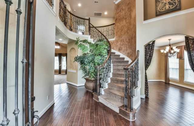 18303 Saxon Creek Drive Gallery 3