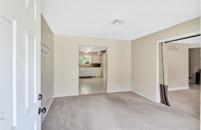 526 Hollyvale Drive Gallery 3