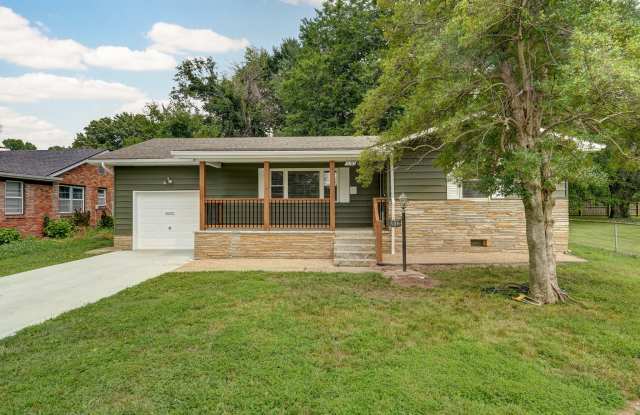 530 South Weller Avenue - 530 South Weller Avenue, Springfield, MO 65802