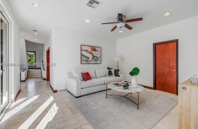 184 Paloma Drive Gallery 3