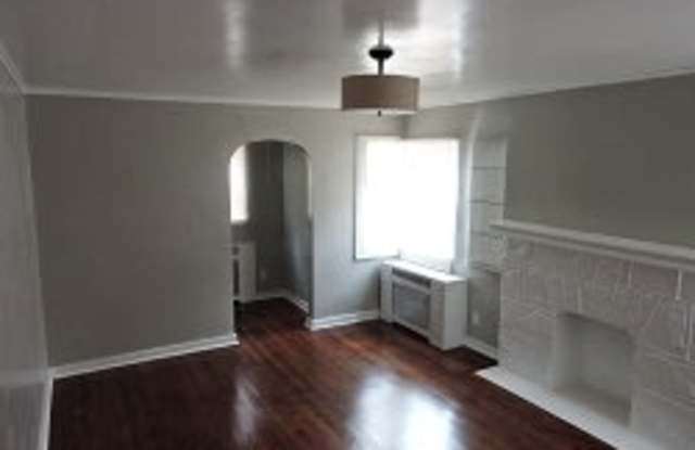 2814 Riverview St Gallery 2