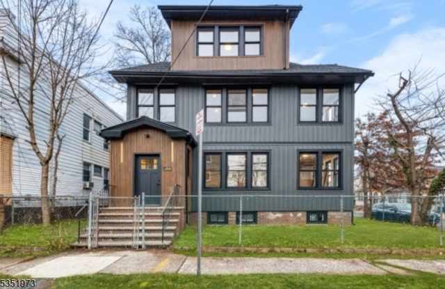 19 Abbotsford Ave, Apt 3 photos photos