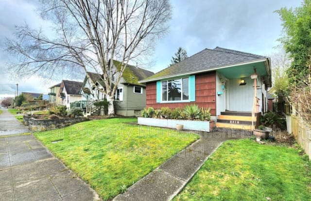 2216 Rockefeller Ave - 2216 Rockefeller Avenue, Everett, WA 98201