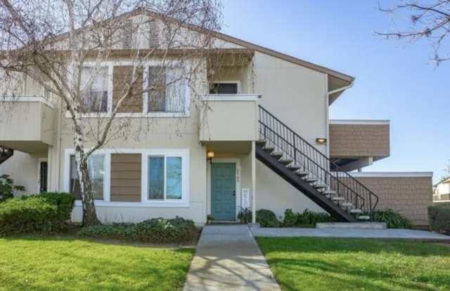2462 Balme Dr Gallery 1