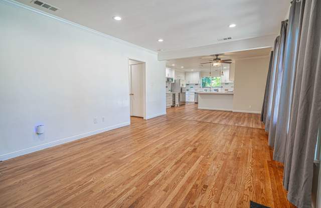 Beautiful Single-Story 4-Bedroom Home with RV Parking in Woodland Hills! Gallery 4