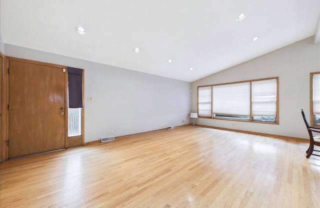 5007 Golf Road Gallery 4