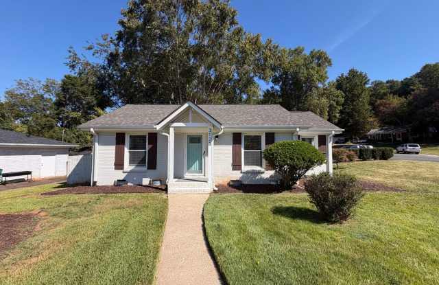 Lovely Three Bedroom Home in Windsor Park Neighborhood! Gallery 1