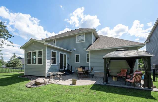 Luxury 5BR Home with Sport Court in Eastbrook Community – Cottage Grove Gallery 3