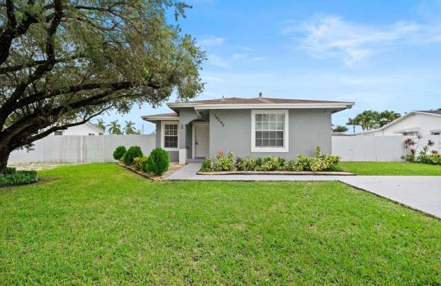 Beautiful 4 bed 3 bathroom Single Family Home with a large fenced yard photos photos Beautiful 4 bed 3 bathroom Single Family Home with a large fenced yard photos photos