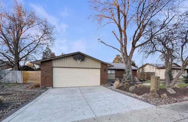 Pet-Friendly Newly Remodeled 3-Bedroom Home in South West Boise with Granite Counters, Gas Fireplace  Attached 2-Car Garage photos photos