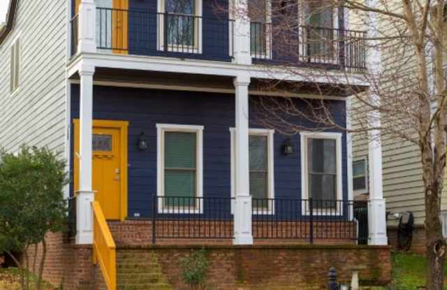 5 bedroom 3 bath home next to Promenade photos photos