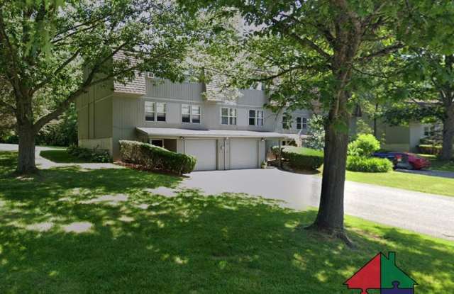 Modern 3 Bedroom 2.5 Bathroom Shelburne Apartment! photos photos