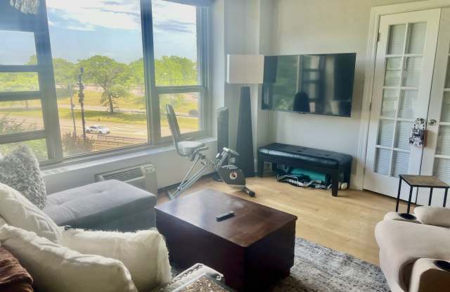 1550 North Lake Shore Drive Gallery 3