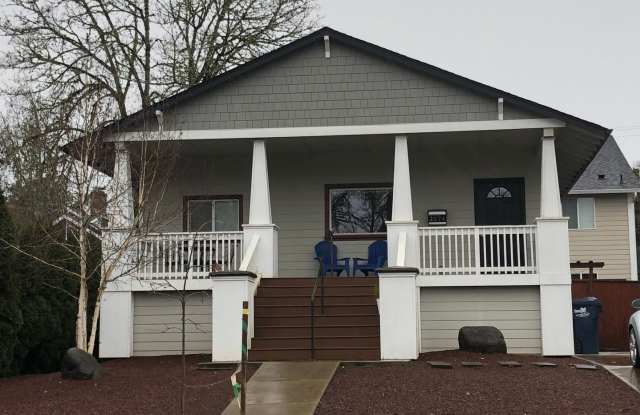 Large 5 Bedroom House in South Campus Area - 2074 Onyx Street, Eugene, OR 97403