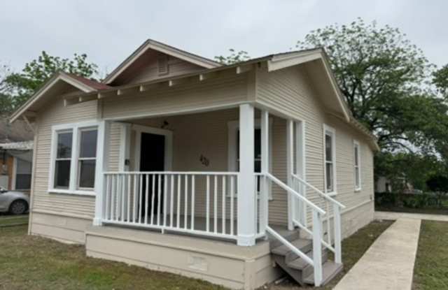 Corner-Lot Home in Denver Heights, Near I-10 – Move-In Ready with Spacious Yard & Updates photos photos