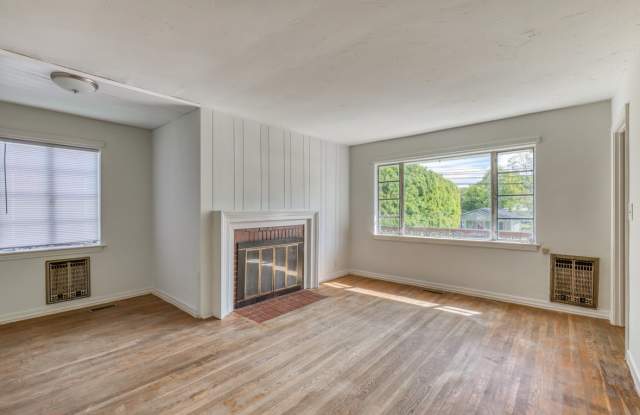 1609 East Fairview Avenue - 1609 East Fairview Avenue, Johnson City, TN 37601