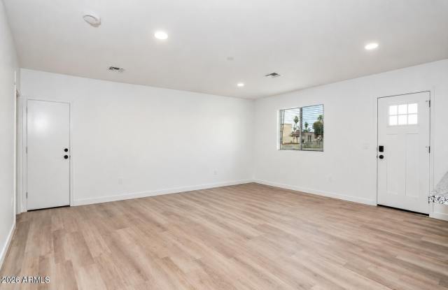 1835 W Hadley Street Gallery 2