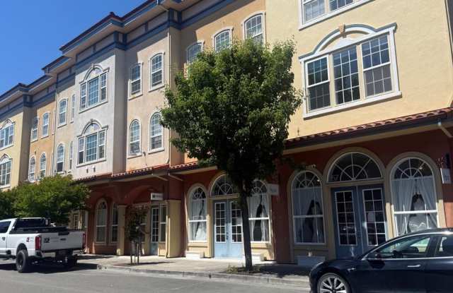 Spacious 3 - Bedroom / 2.5 Bath Condo in Desirable Town Green Village photos photos