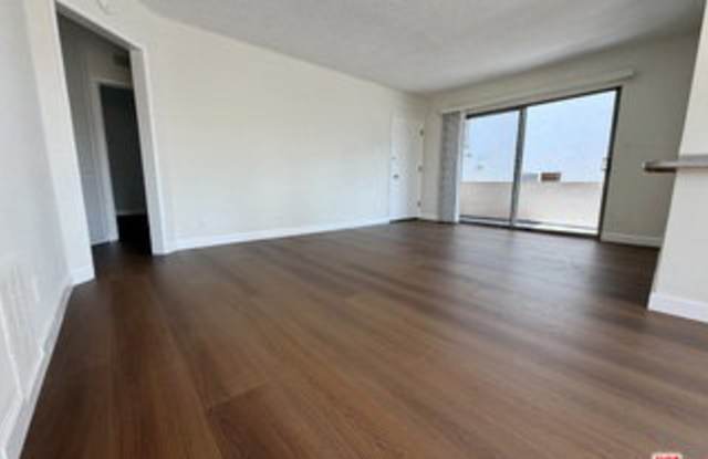 11727 Mayfield Avenue Gallery 2