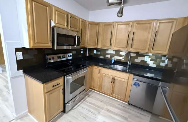 472 N Main St - 472 North Main Street, Norwich, CT 06360