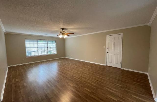 4605 LAKE HILL Drive Gallery 2