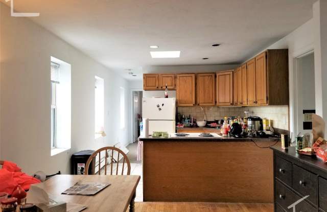 2 bed steps to NorthEastern Gallery 4