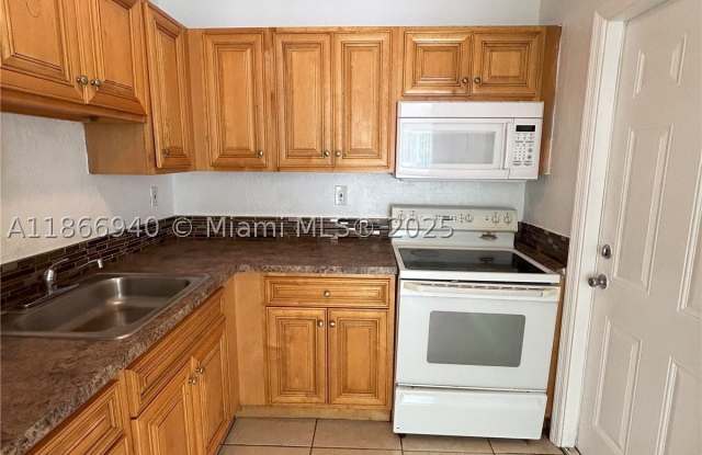 8287 NE Miami Ct Gallery 4