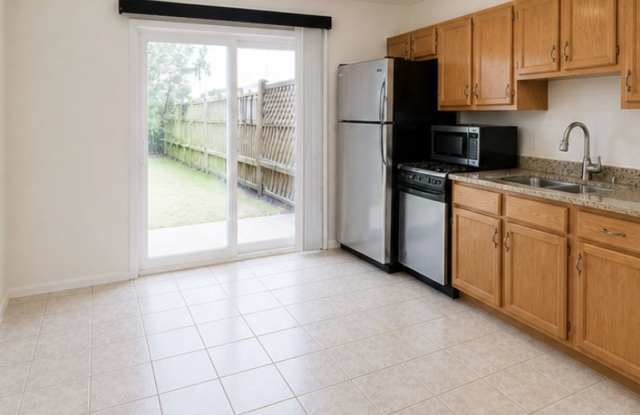 1333 Belmont St., NW Gallery 3
