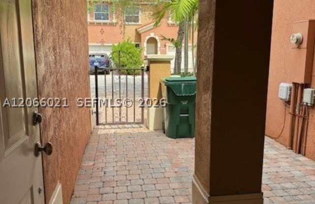 15242 SW 30th Ter Gallery 4