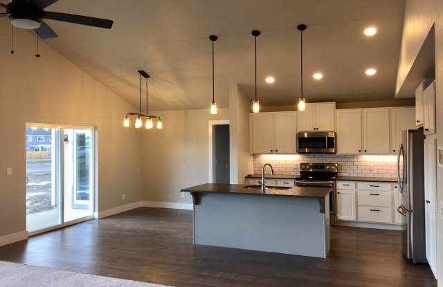 Spacious 4 Bedroom Home Near Gallatin Regional Park photos photos