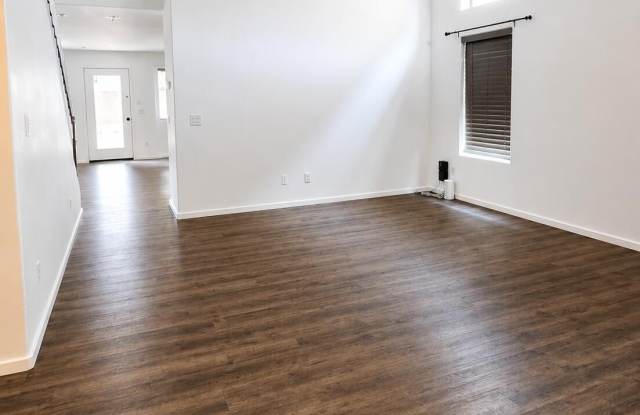 42065 W Hillman Drive Gallery 4