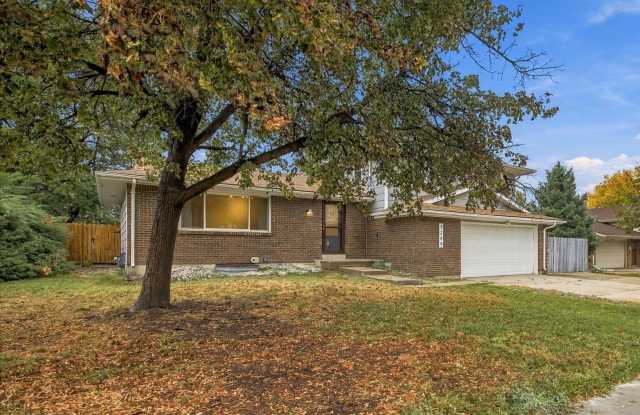 Spacious Living with Room to Make It Your Own in Hackberry Hill Estates! 5 beds 4 baths! Gallery 4