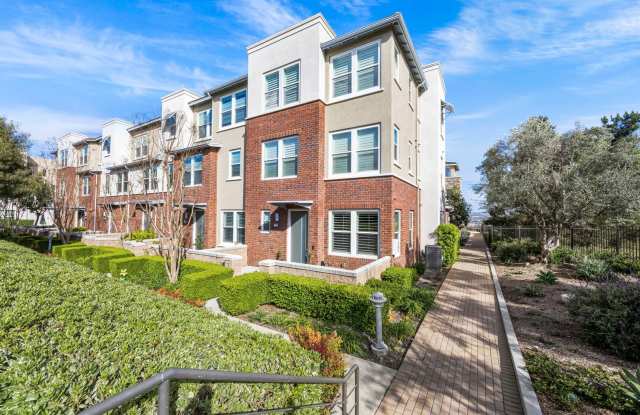 Gorgeous End Unit Townhome in Vantis Gallery 4