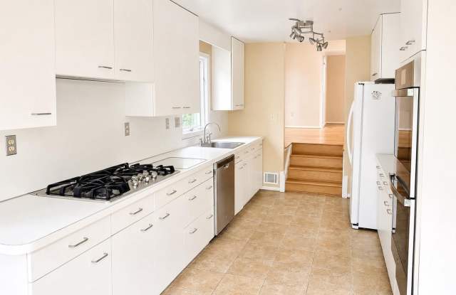 9124 WANDERING TRAIL DR Gallery 4