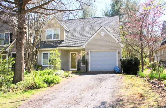 3 bedroom duplex for rent in quiet neighborhood! 736 Woodland Dr. photos photos