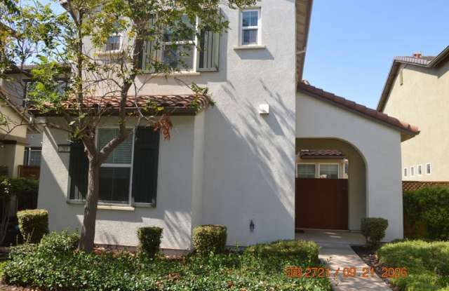 289 North Orinda Street Gallery 1