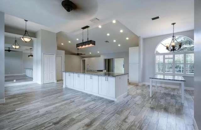 13383 TEMPLE Boulevard Gallery 4