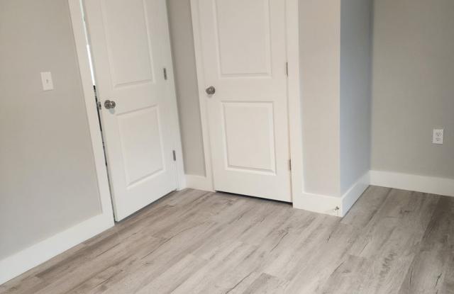 Newly Renovated 2-Bedroom Apartment | New Appliances | Convenient Location Gallery 4