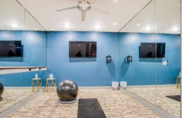 11170 Huebner Oaks Gallery 1