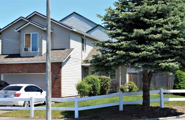 Large 3 Bedroom Home with Fenced Yard Available Now! photos photos Large 3 Bedroom Home with Fenced Yard Available Now! photos photos