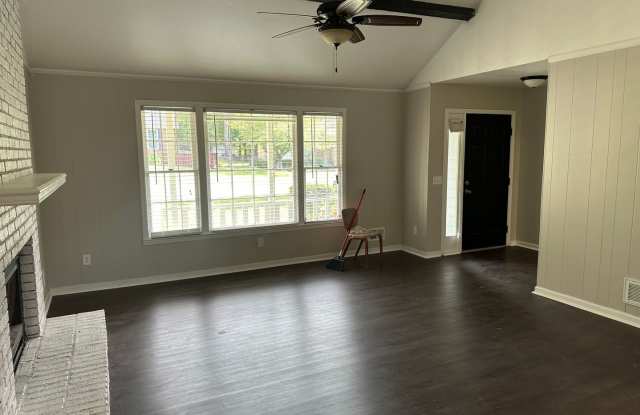 Newly renovated ranch-style home with lots of charm Gallery 4