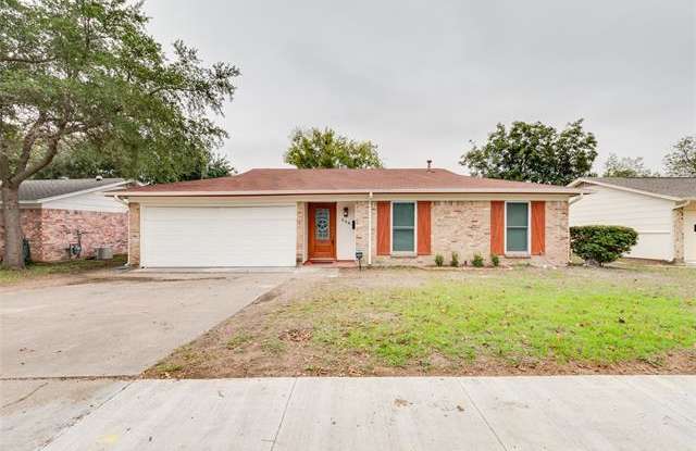 536 Wallace Drive - 536 Wallace Drive, Crowley, TX 76036