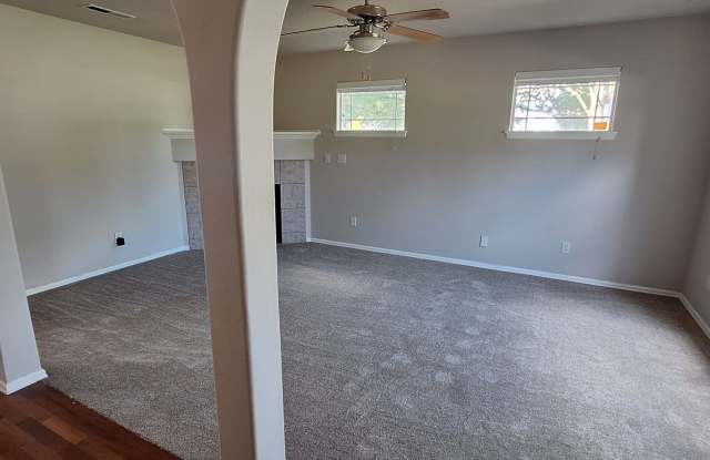 Willamette Landing home * $500 OFF 1st full months Gallery 3