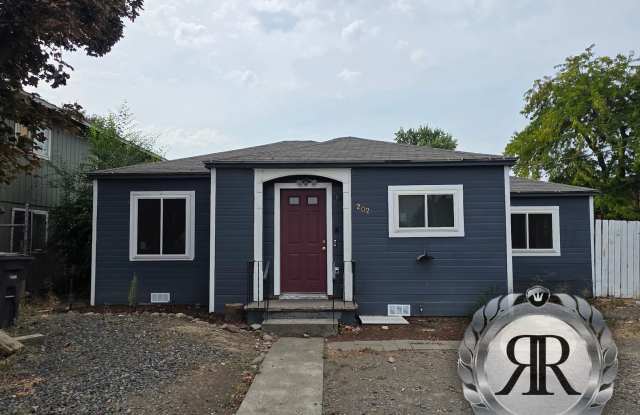 3 Bedroom, 1 Bath House, Fenced back yard photos photos