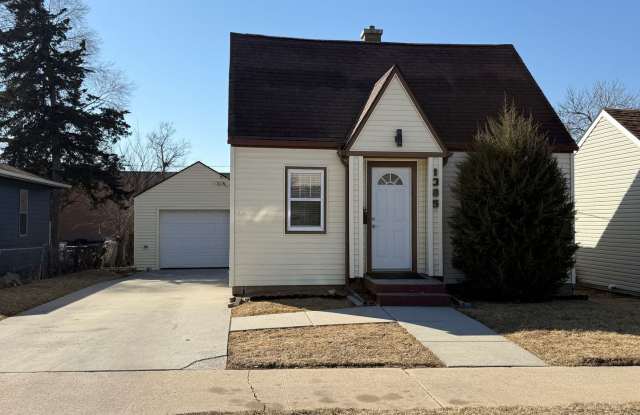 Updated 1 Bed / 1 Bath Single-Family Home with Garage! Gallery 1