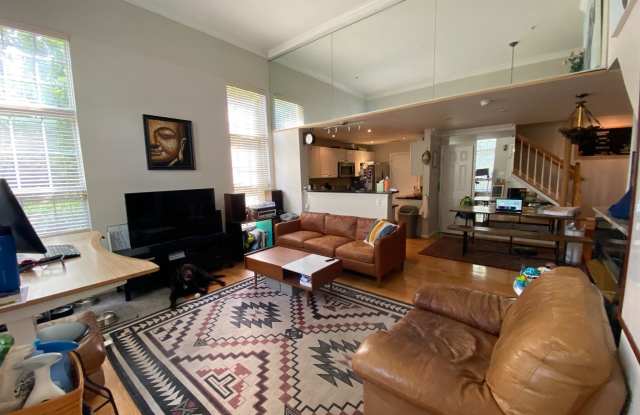 12030 TRUMBULL WAY Gallery 4