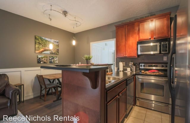 909 W. 41st Place - 909 West 41st Place, Kansas City, MO 64111
