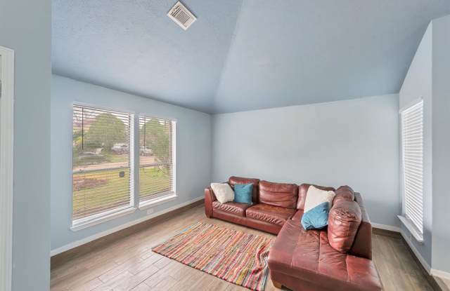 11731 Fairpoint Drive Gallery 4