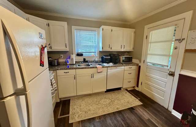 4 Bedroom / 2 Bathroom Prelease for August 2027! Gallery 4